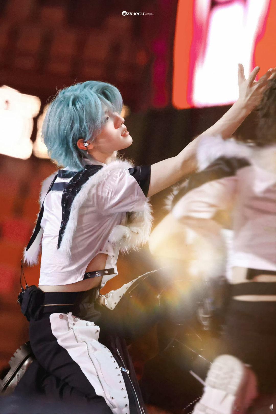 苏新皓神图像面线一样繁殖每次刷新都是新的神图！苏新皓的颜值像面线一样不断生长，粉