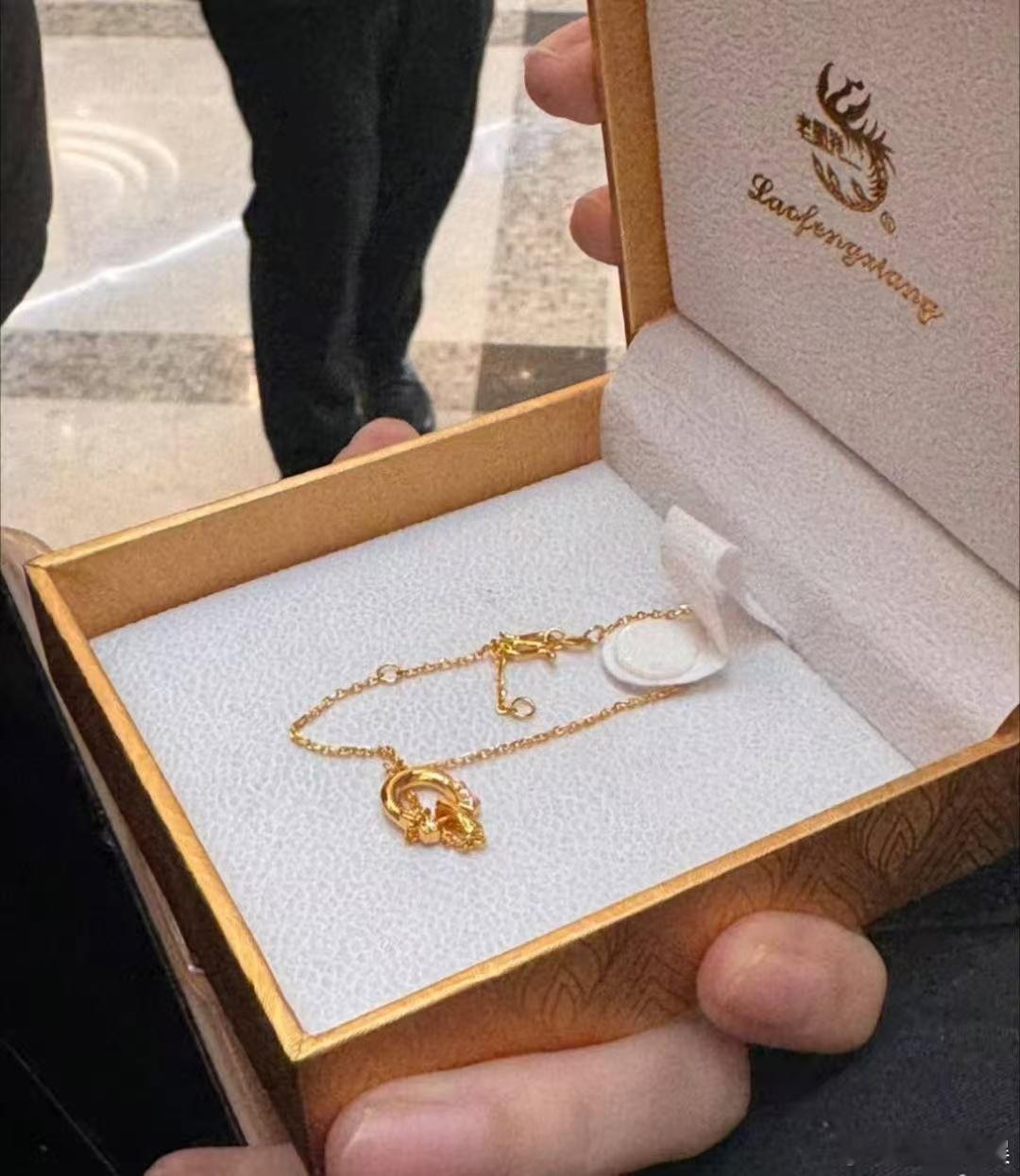 丁禹兮送了粉丝黄金丁禹兮送粉丝黄金了丁禹兮送粉丝黄金了，我的天，好好好 