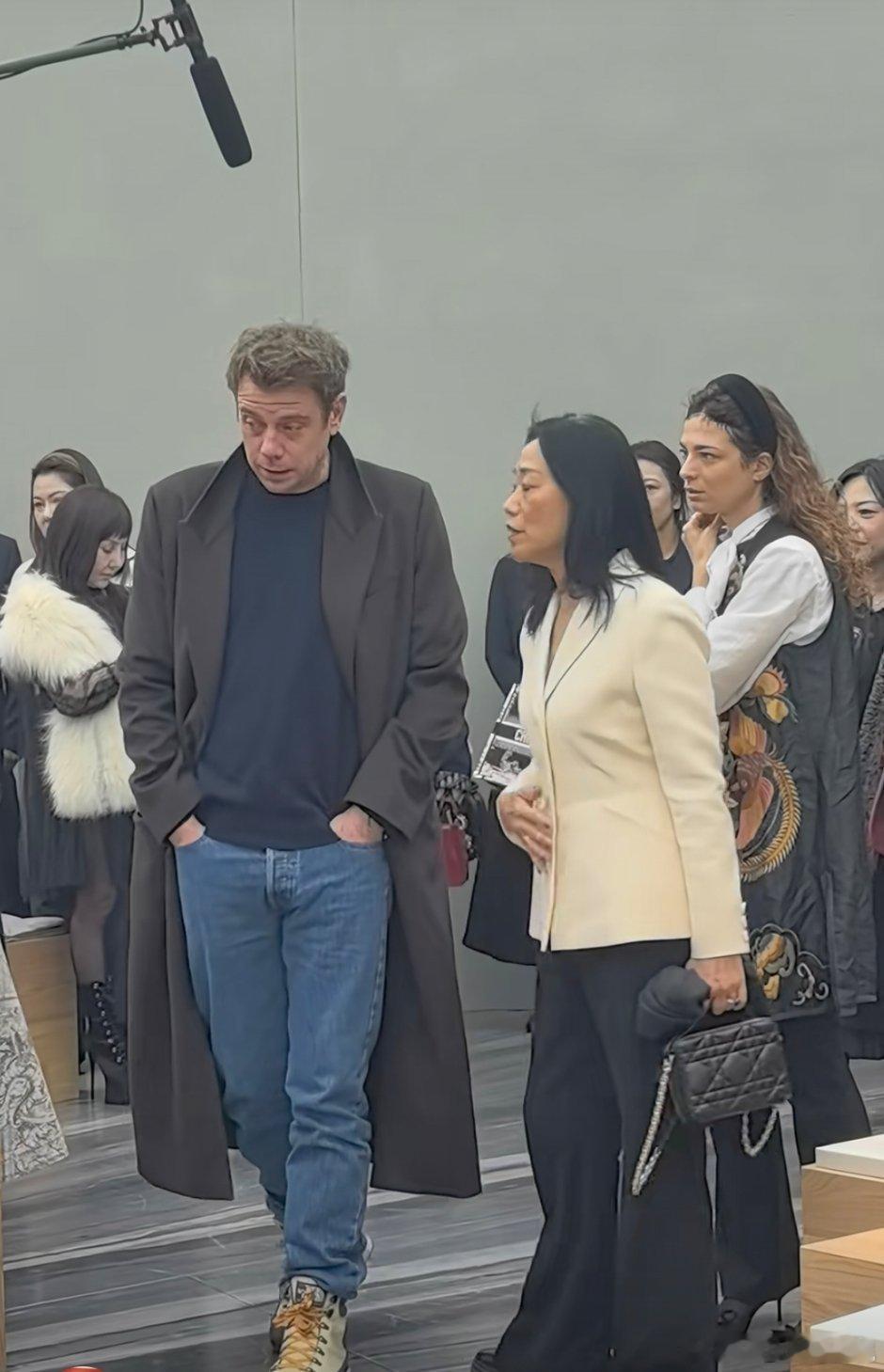 乔纳森今天也会来 