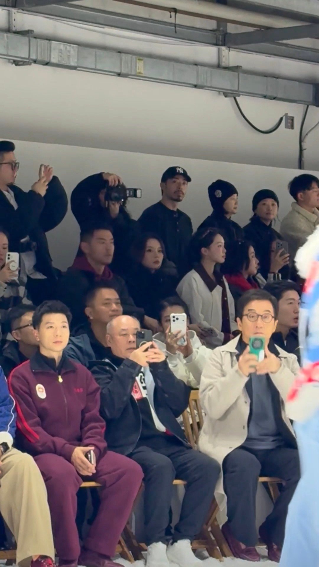 马龙成龙同框雪场看秀谁懂啊！成龙和马龙同框雪场看秀，这是什么破次元壁的梦幻联动！