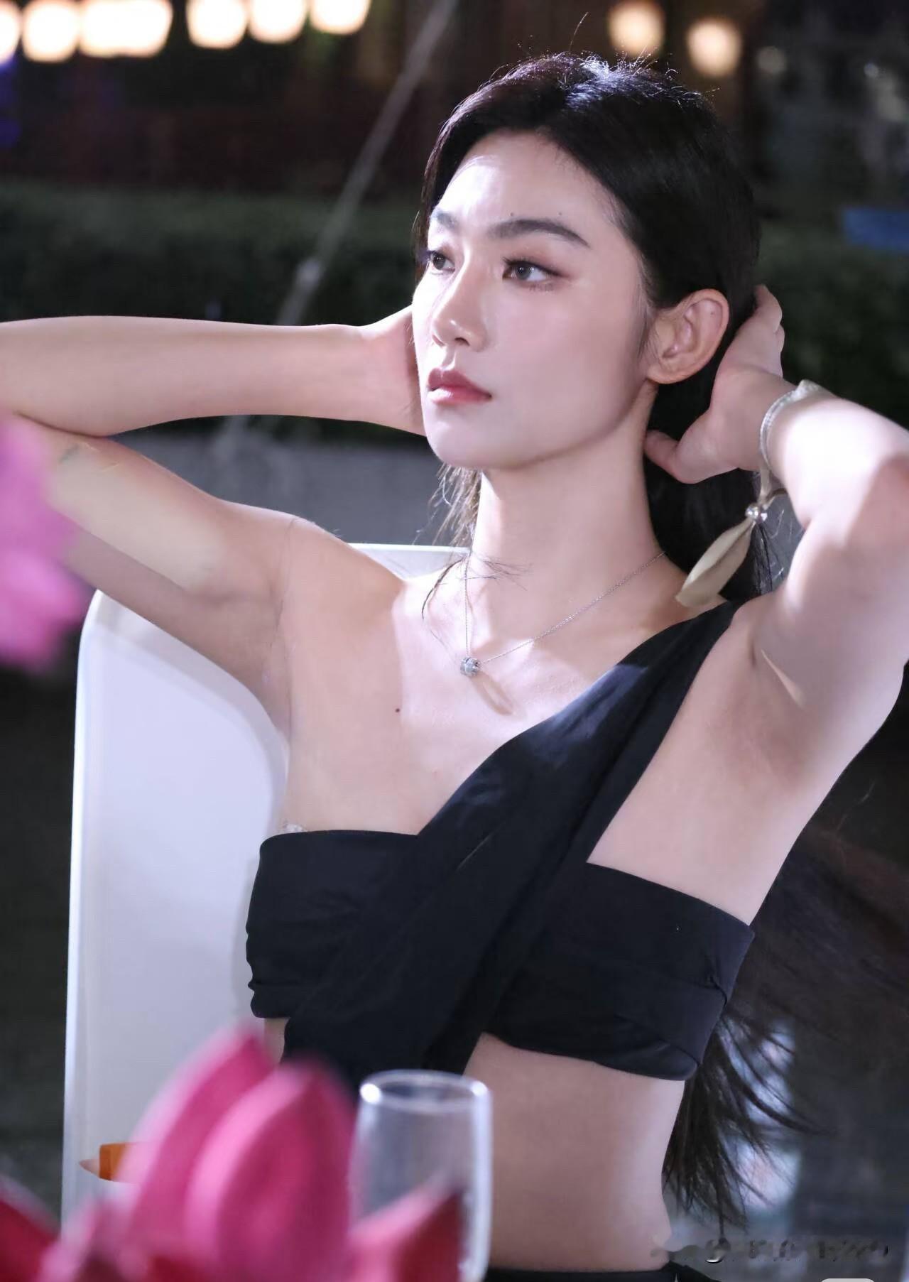 曾可妮怼脸生图怎么样