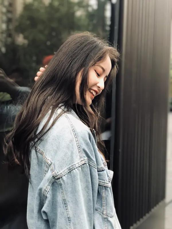 微胖的美，从不是单薄的线条，而是裹着人间烟火的鲜活气息。
 
是笑时脸颊鼓出的软