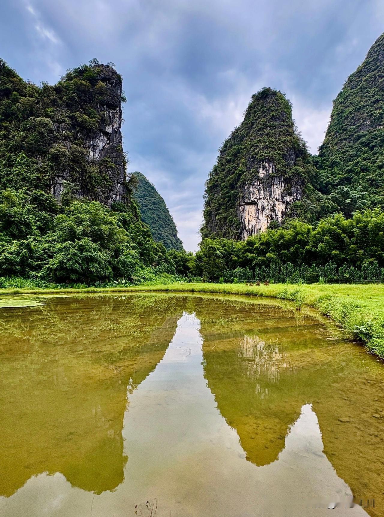 上帝视角的英西峰林，就是醉美千里江山图
广东英德市的英西峰林，别有风情，千多座山