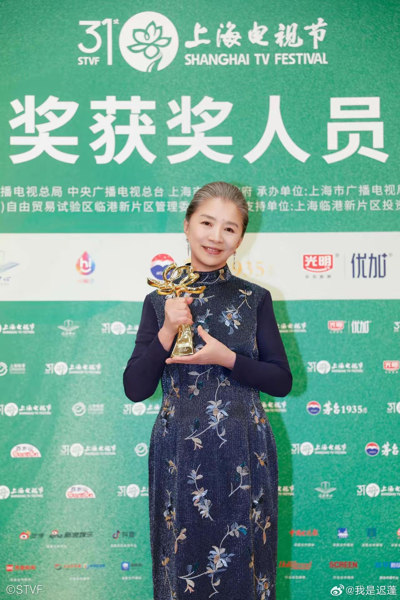 今天一早，倩儿发来一段视频，迟蓬获奖接受采访时向我“喊话”，说没给我丢人，拿了一