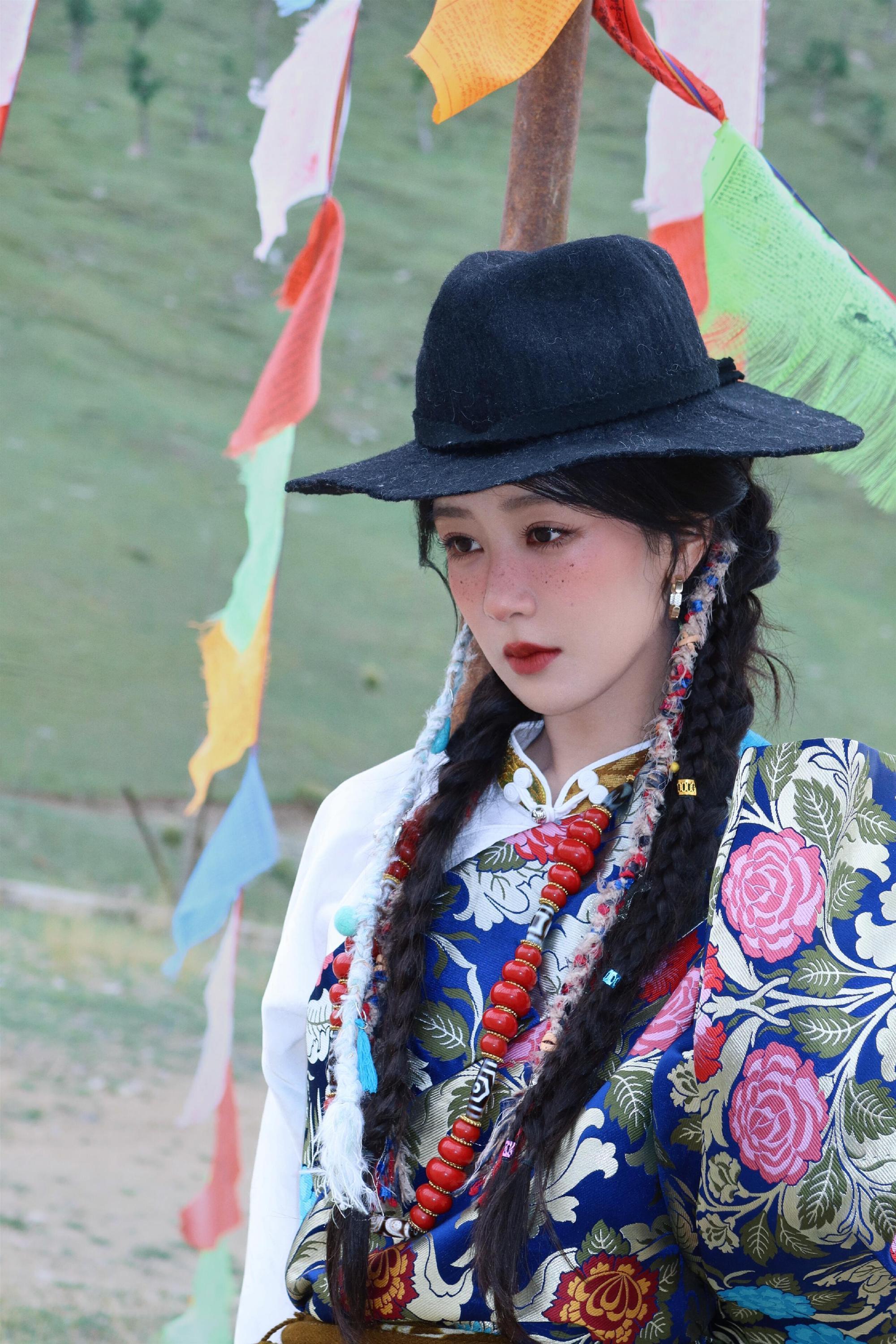 杨紫  yz杨紫董竹君yz杨紫玉兰花开君再来“我的夜空本星河长明 遇见你后寥若晨