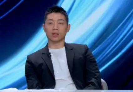 许昕说：有的人前三板强，
有点的人相持强，
有的人反手强，
有的人正手强，
而樊