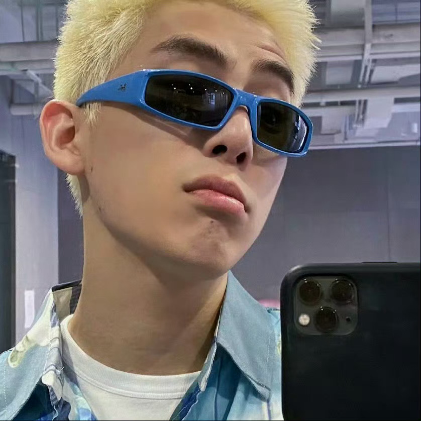 金发王安宇 ​​​