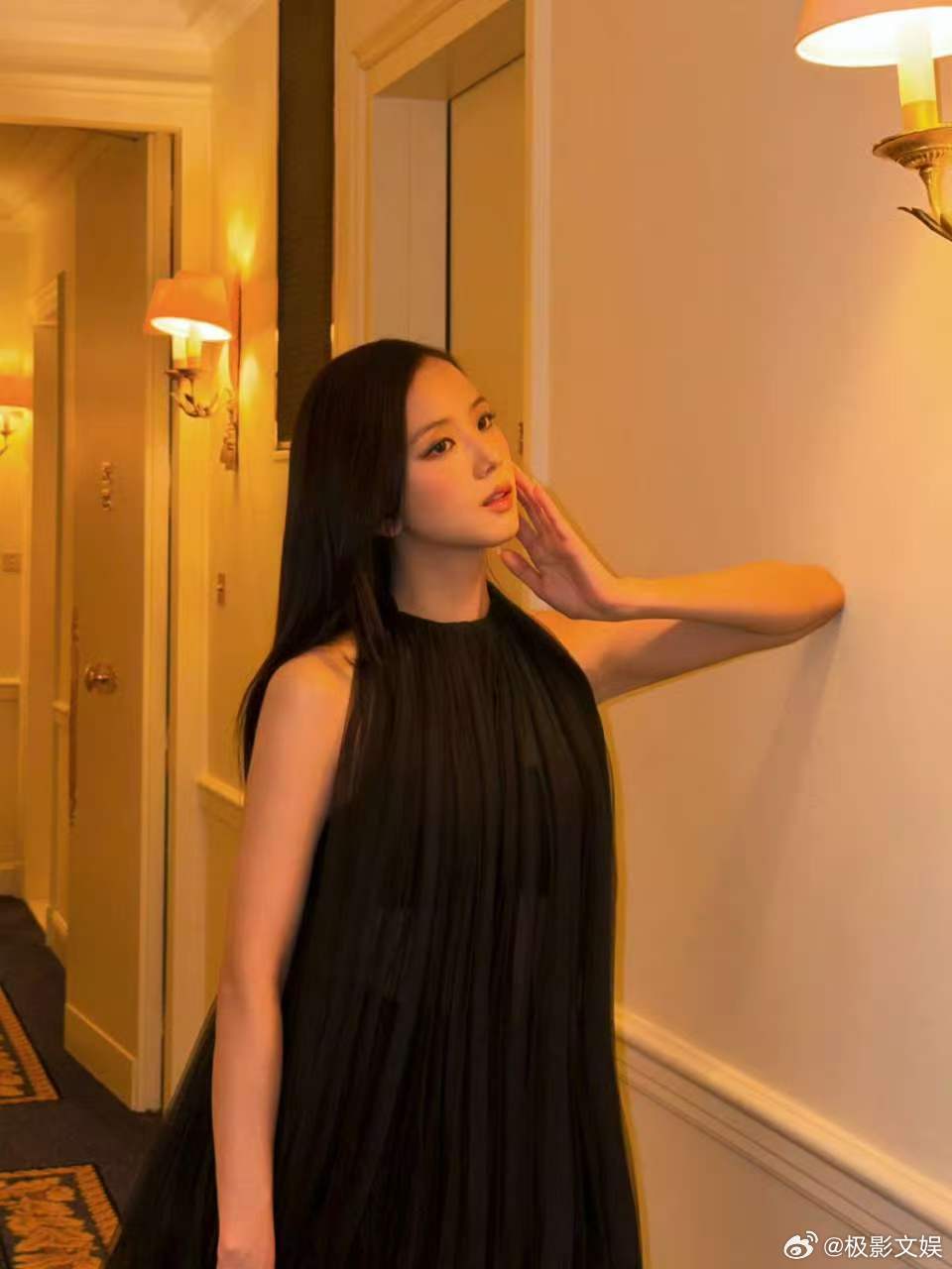 金智秀久违的巴黎金智秀巴黎写真金智秀久违的巴黎，不错不错，这也太棒了 