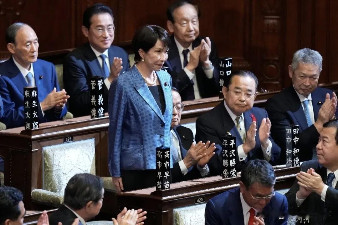 日本疯狂扩军，高市早苗再无底线玩火！
天道好轮回，之前被丢核武器，自己在作，就是