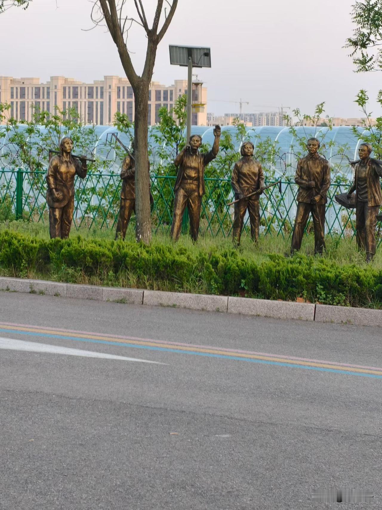 单打独斗很难挣到大钱，要么有一群人帮你赚钱，要么有一堆人为你创造财富。
若没有这