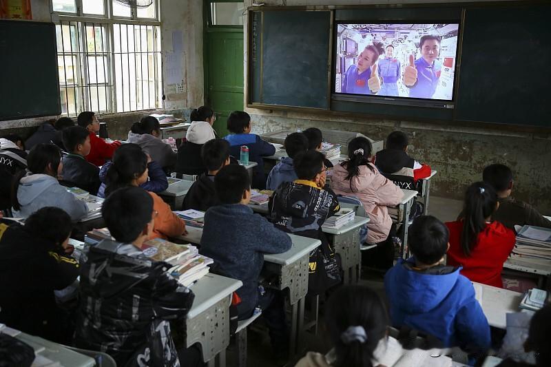 近代尤其是改革开放以来，我们向西方学习时，传入了资本塑造的“精致利己主义”这一不