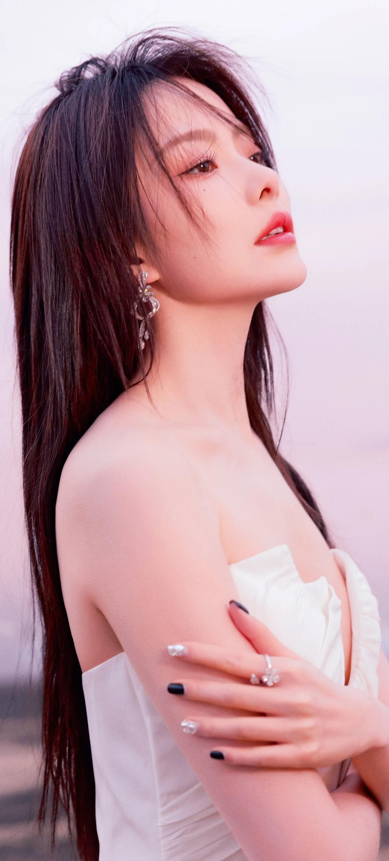 #陈卓璇# #女明星谁最美# #惊艳女神# #高清美女#
达人推荐女主角唇泥