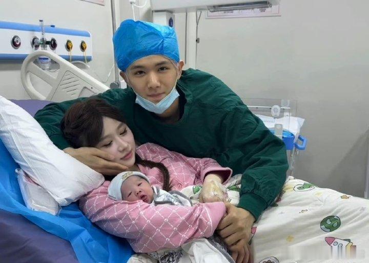 鹿哈官宣得女有人叫他鹿哈，有人叫他凌达乐。有人记得他模仿鹿晗，有人记得他7个月赚