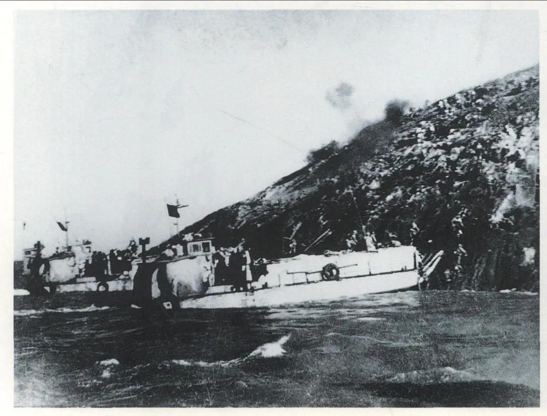 历史上的今天，公元1955年1月18日，我军部队对一江山岛发起陆海空联合登陆作战