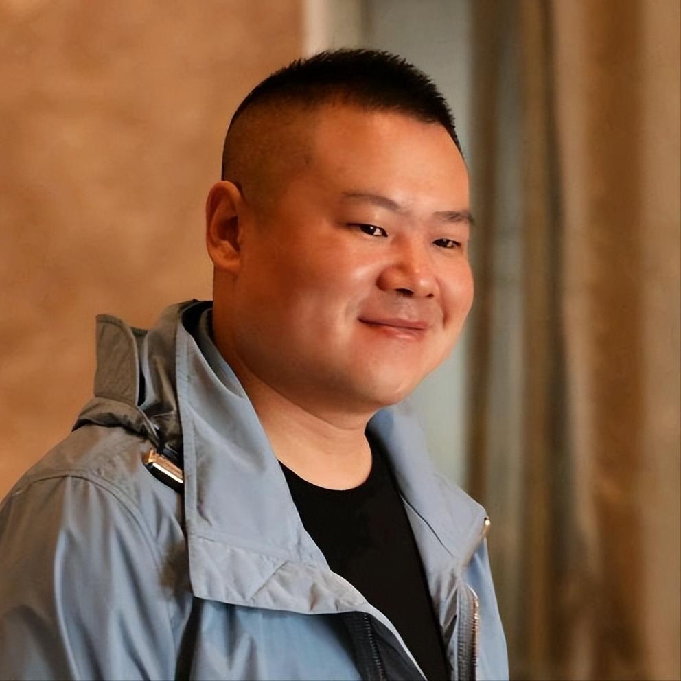 相声演员，岳云鹏说，第一次看郭德纲演出，很尴尬，我和孔云龙去的，连我们在内才四个