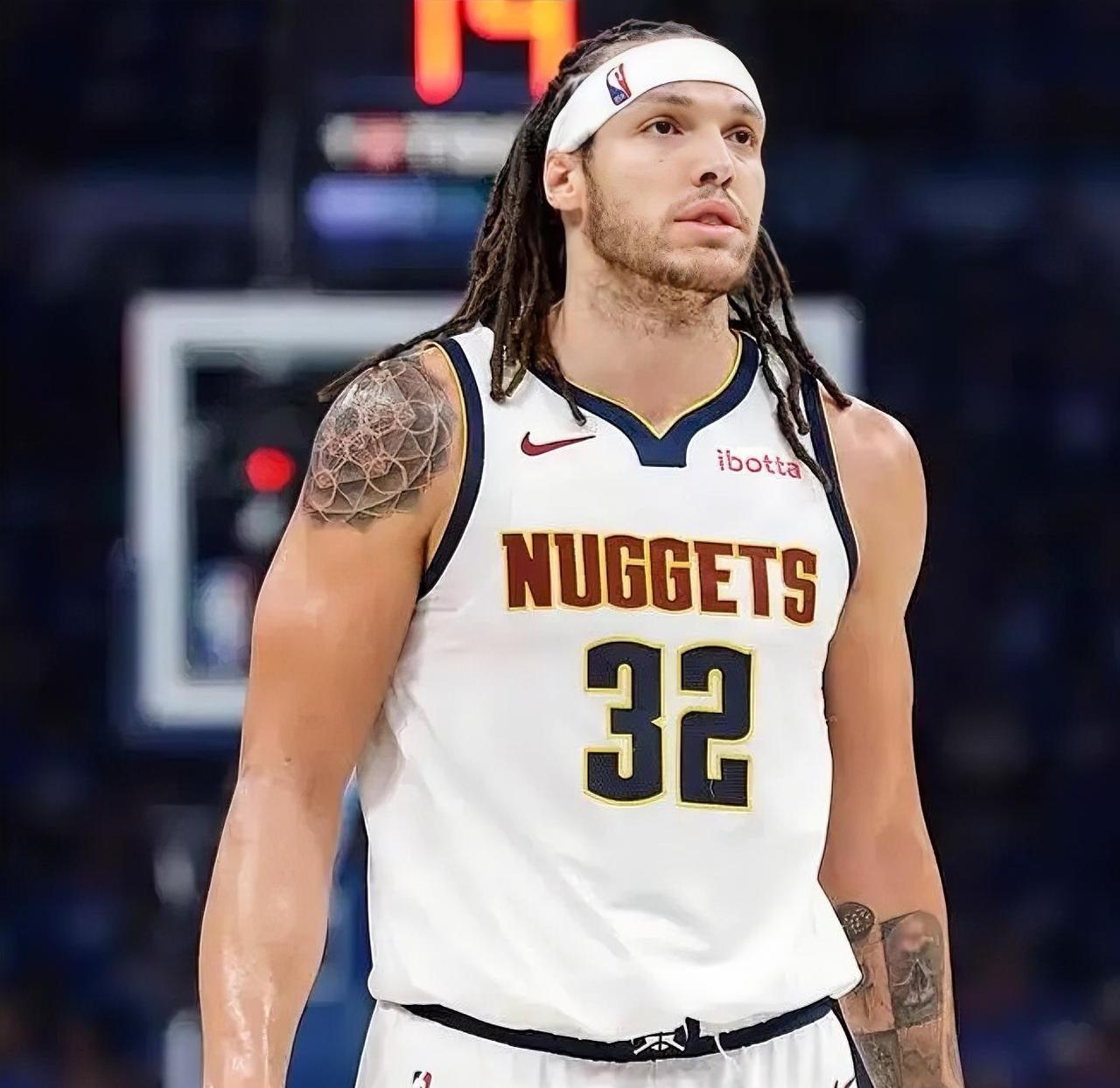 掘金9连胜期间阿隆-戈登的表现！！！
 
客场对阵76人：12分5篮板2助攻，投