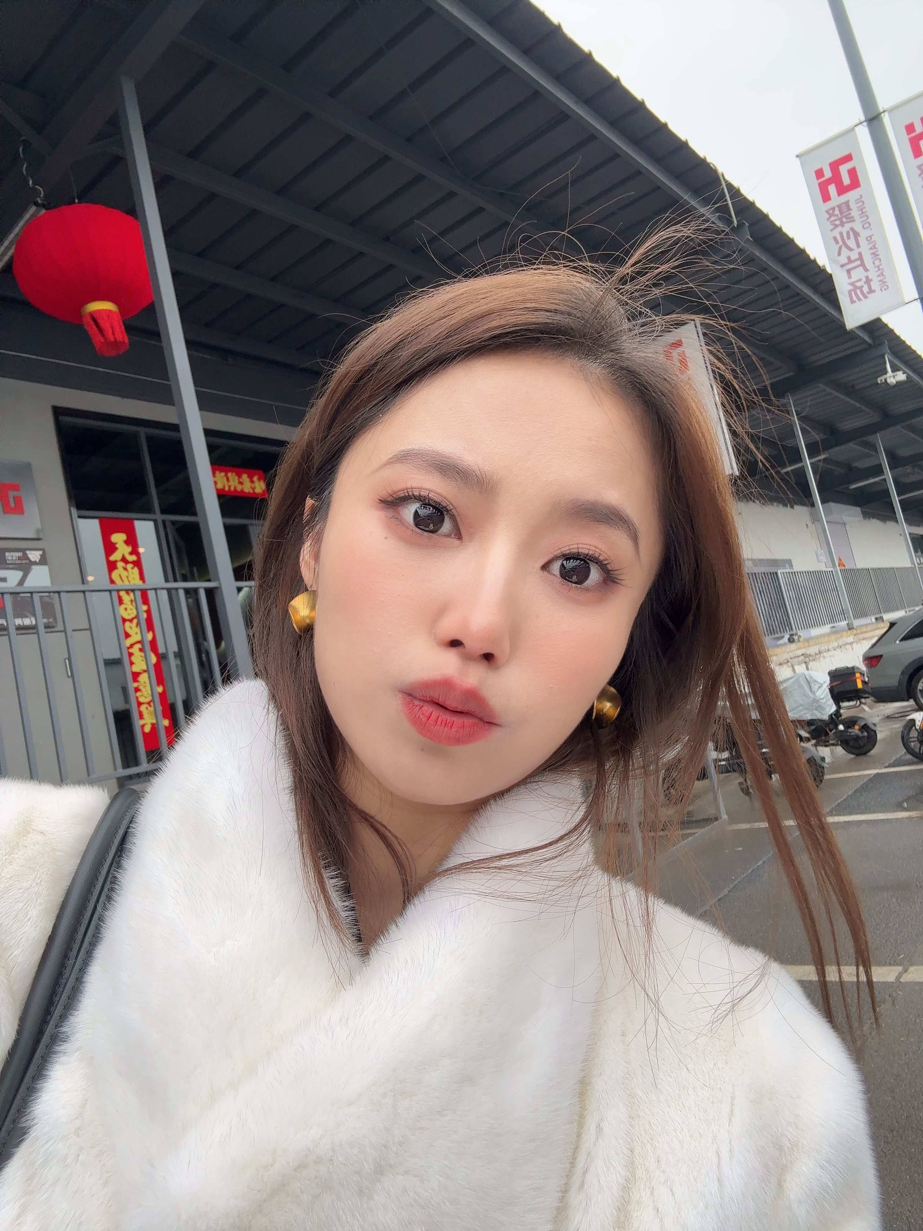 三月份还下雪？？？？出来等车鼻涕泡都给我冻出来了