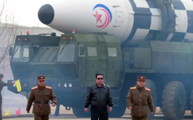 日本新版外交蓝皮书刚发布没几天，就遭到朝鲜炮轰，日本对别国的核力量说三道四就是“