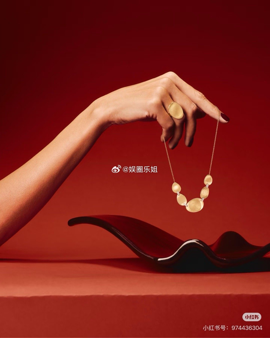 现在金价如此疯狂，结婚的朋友们还要求对方买五金或三金吗？三金：通常指戒指、耳环、