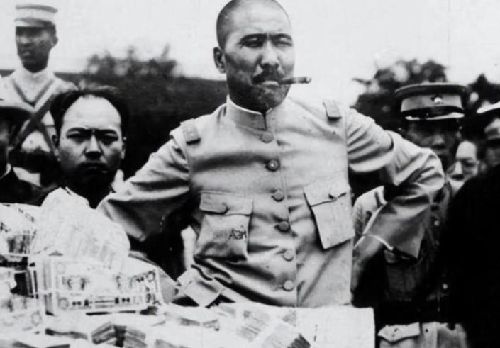 张宗昌有多变态？求雨不成炮轰龙王，兽性大发时竟将姐妹同时强奸。谁能想到，这种民间