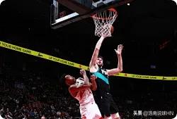 开拓者5位主力今天数据都不错啊，问题似乎就出在替补中锋身上！

首发中锋，克林根