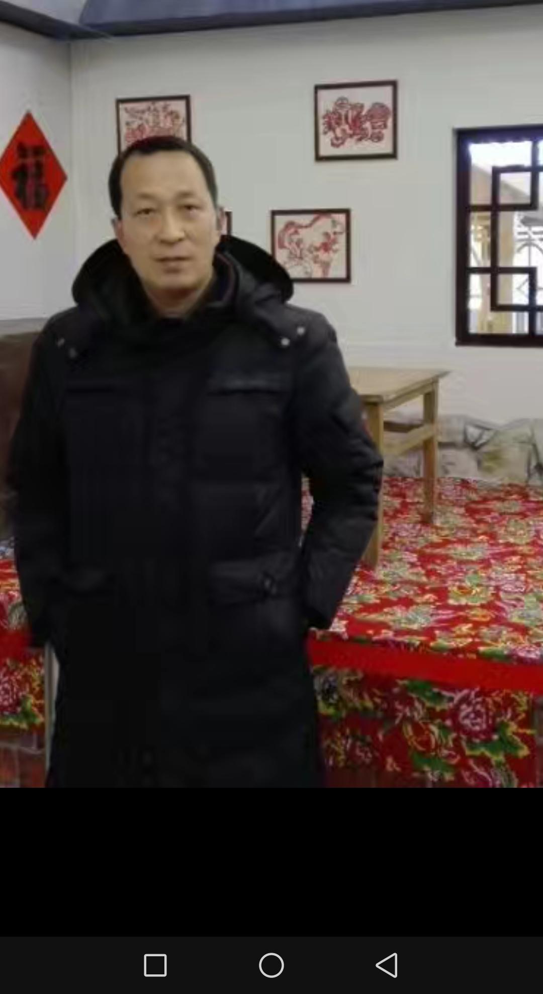 今天天气零下11度，赶紧打开衣柜找长款羽绒服，穿上暖乎乎的。