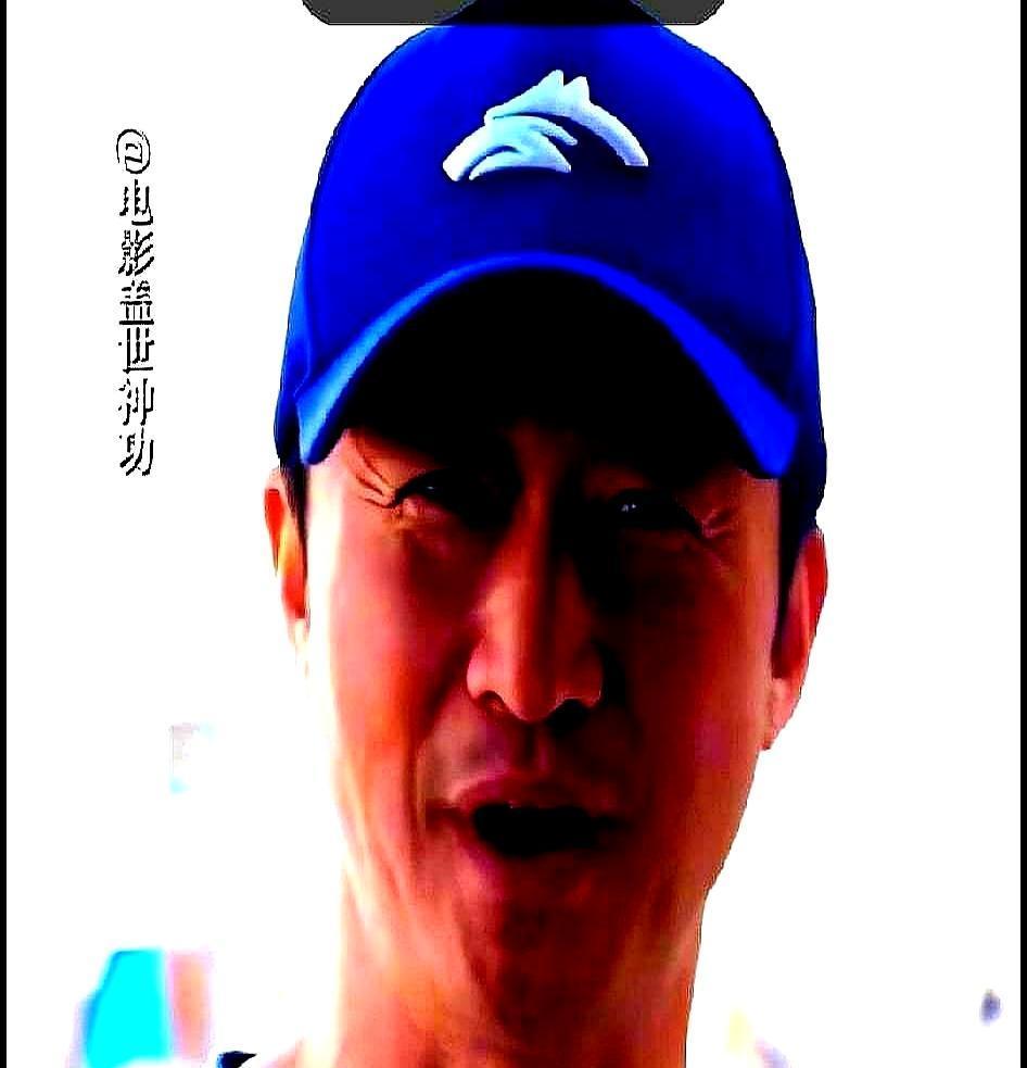 63米福船是假的，吴京根本没拍。
他正在沙漠里吃沙子。
网传他造3亿木船拍《戚继