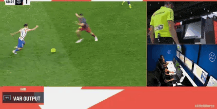 西足协足球 西足协公布马丁红牌改判裁判对话，VAR认为踩踏是顺势动作。北京时间4