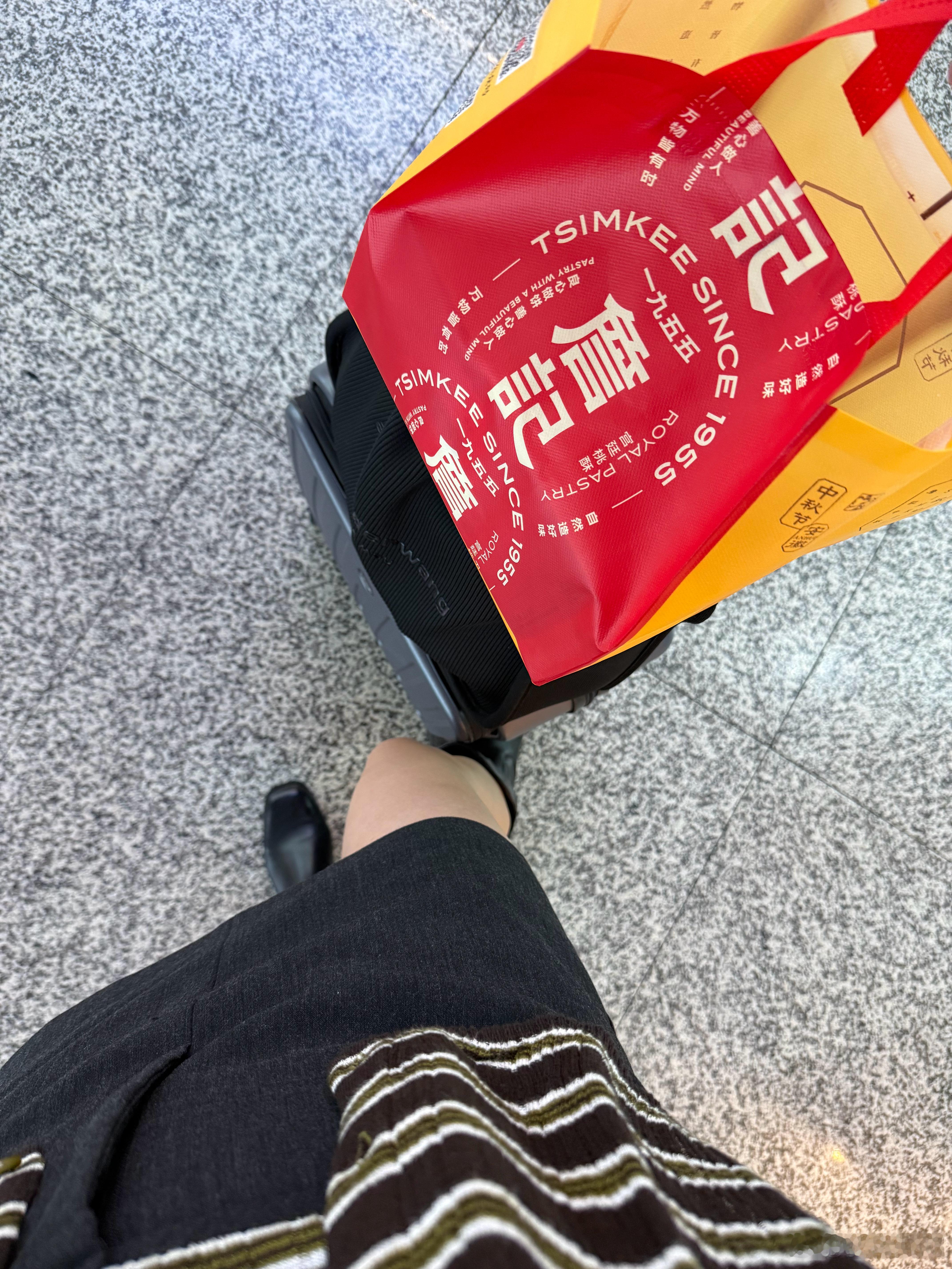 早啊朋友们，叶梓最近也是妥妥的车圈劳模～早班车🚄到北京，带着购买欲拍一个我非常