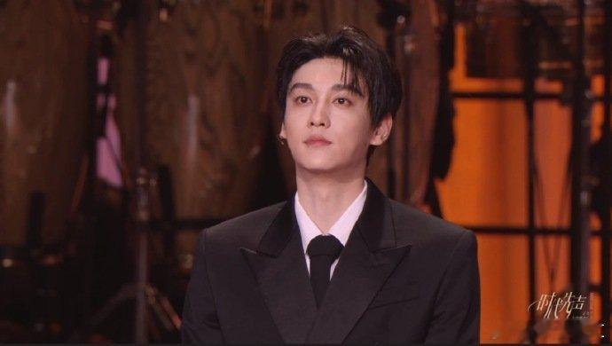 大家好我是演员田栩宁声在中国直播等到田栩宁了，“大家好 我是演员田栩宁”！！田栩