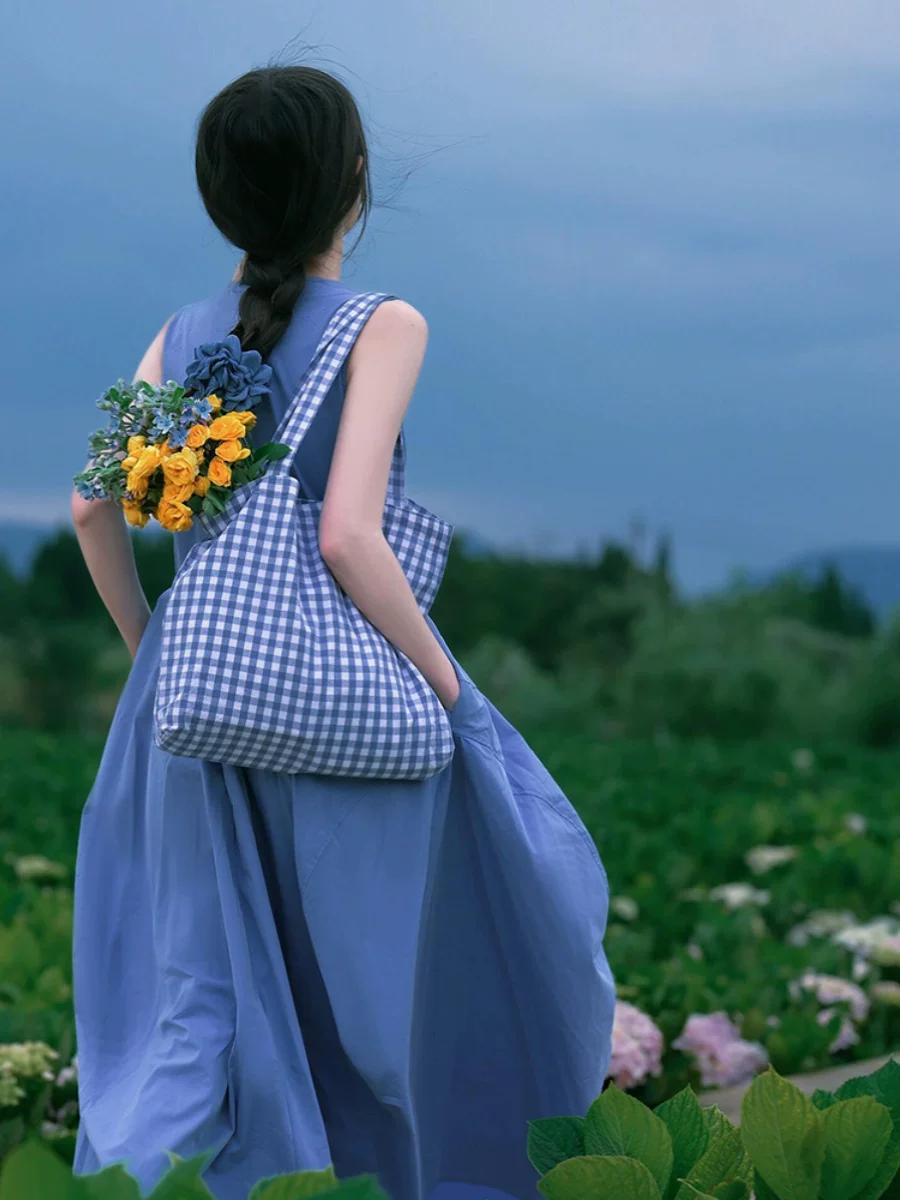 一直觉得有一种女人非常有人格魅力，
就是不管遭遇了什么，都能原地开花的女人。
