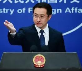 外交部发言人郭嘉昆回答记者问：“据了解，两名日本人因违反中国法律被中方主管部门依