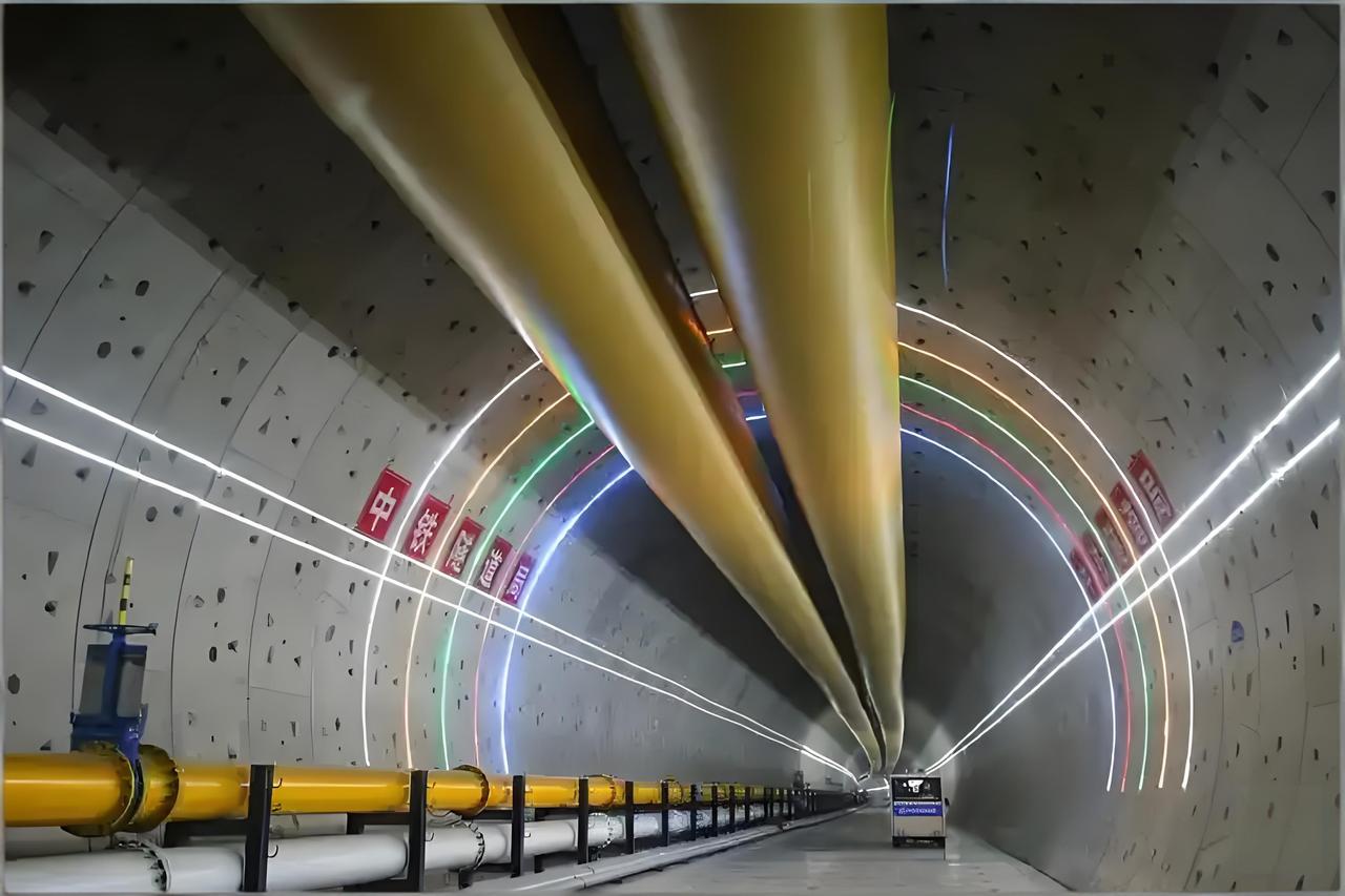 好家伙！咱们的中国“地龙”又立功了！就在这两天，世界最大高铁盾构机“领航号”，在