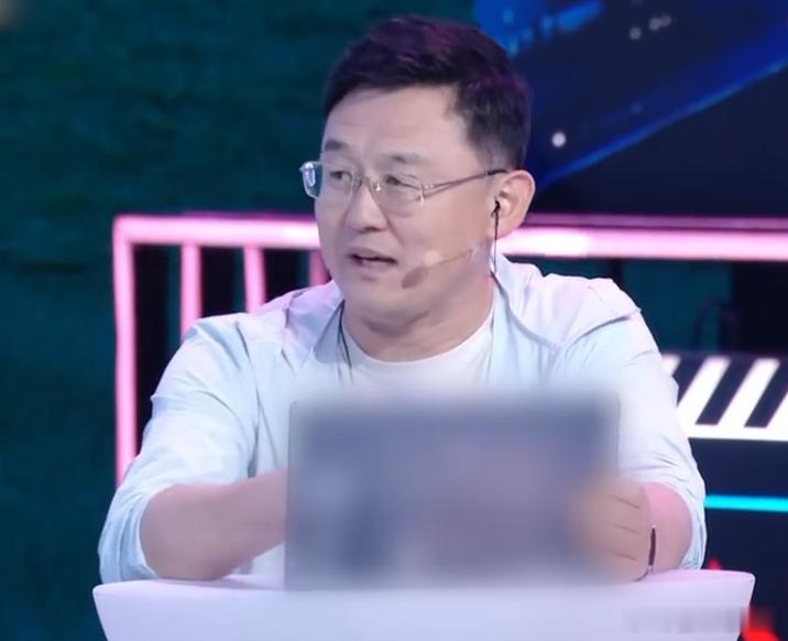 孙继海希望男足再次进入世界杯 随着中国足球的发展，孙继海不仅是球场上的英雄，也是