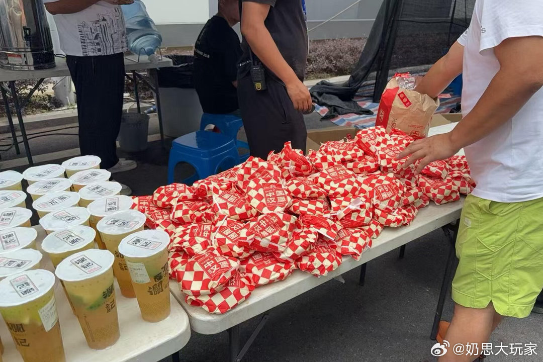 沈月翟潇闻给尹浩宇打call沈月翟潇闻尹浩宇又凑一块了 惊喜老友联动如约而至，沈
