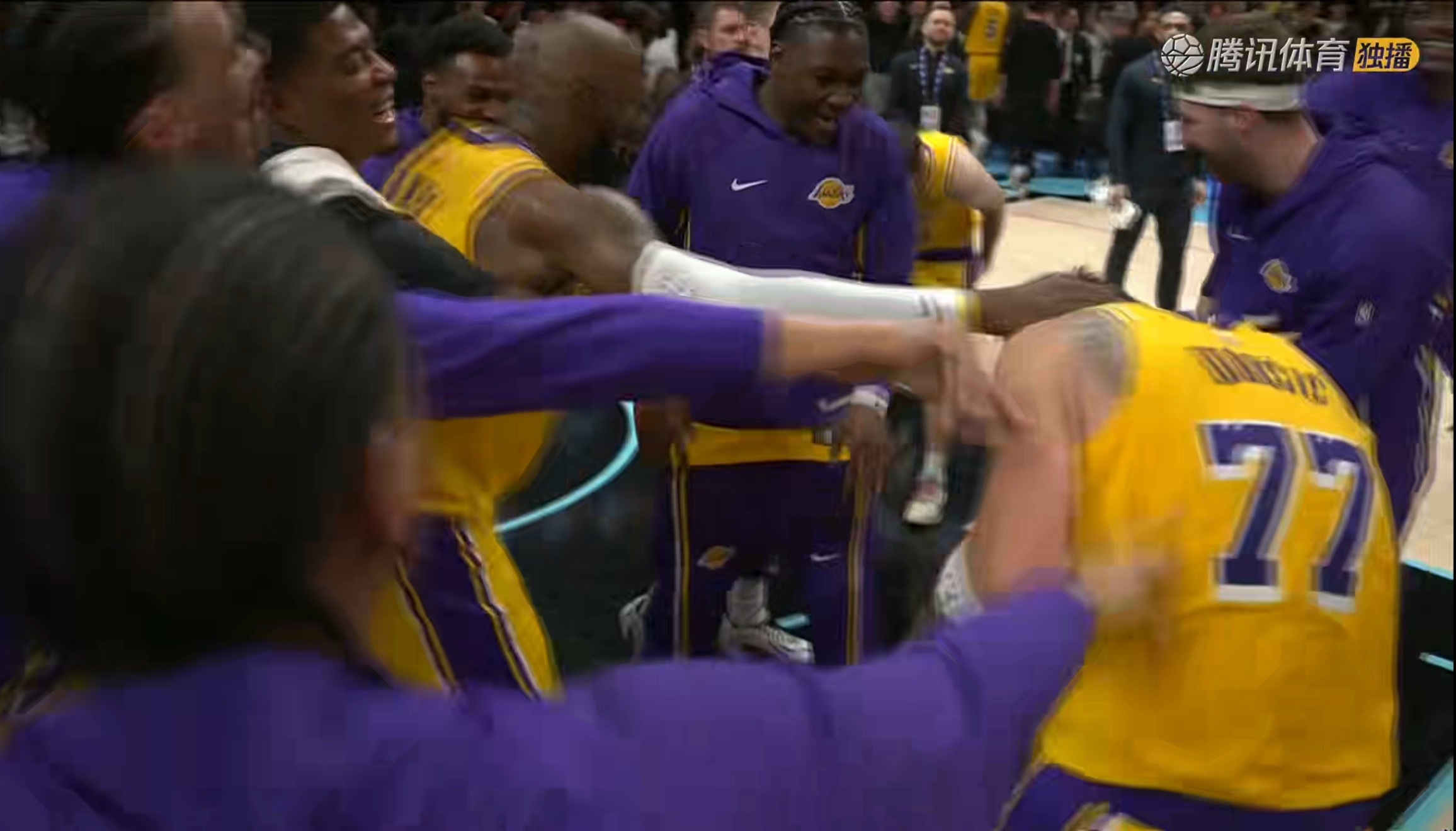 NBA洛杉矶湖人 惊！湖人全队孤立“数据刷子”！ 