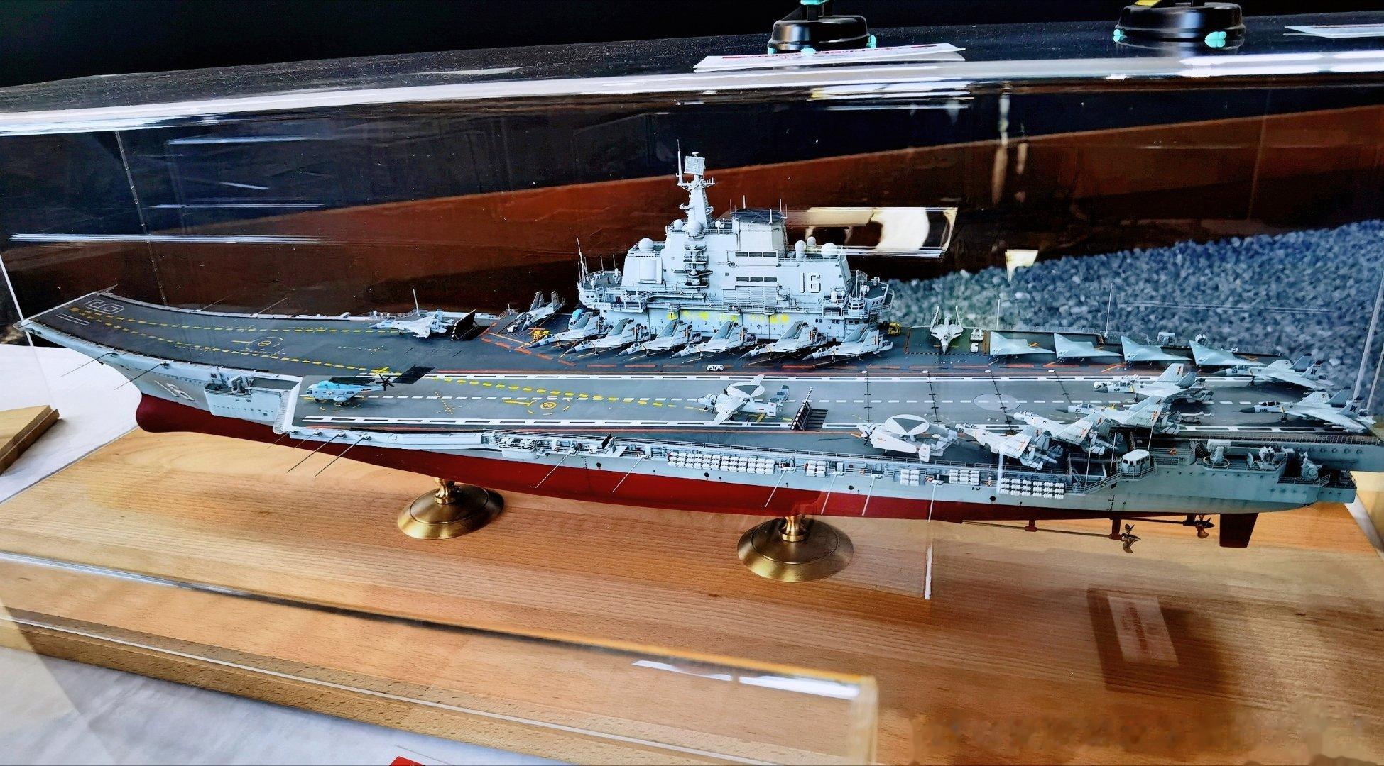 皮皮虾我们走！23年西安模型交流赛上展出——1/350比例 中国海军“辽宁”舰 