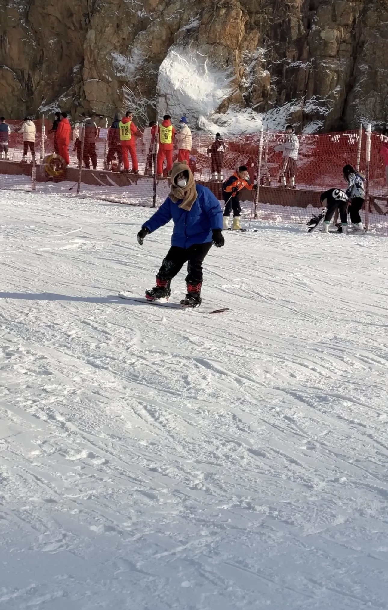 北宅高山滑雪场早鸟票预售，自带滑雪场板只要19.9，商家提供滑雪用具也...