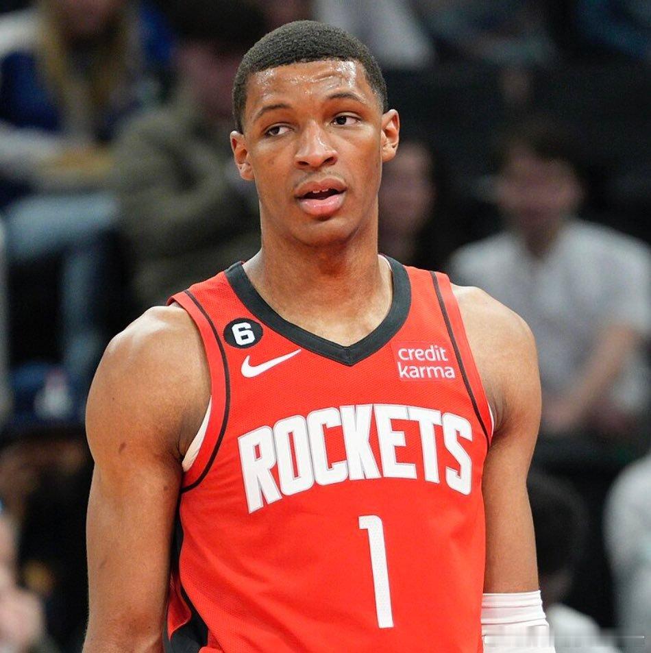 本赛季第四节投篮命中率最低排行榜（至少出手100次）：1. 小贾巴里·史密斯 —