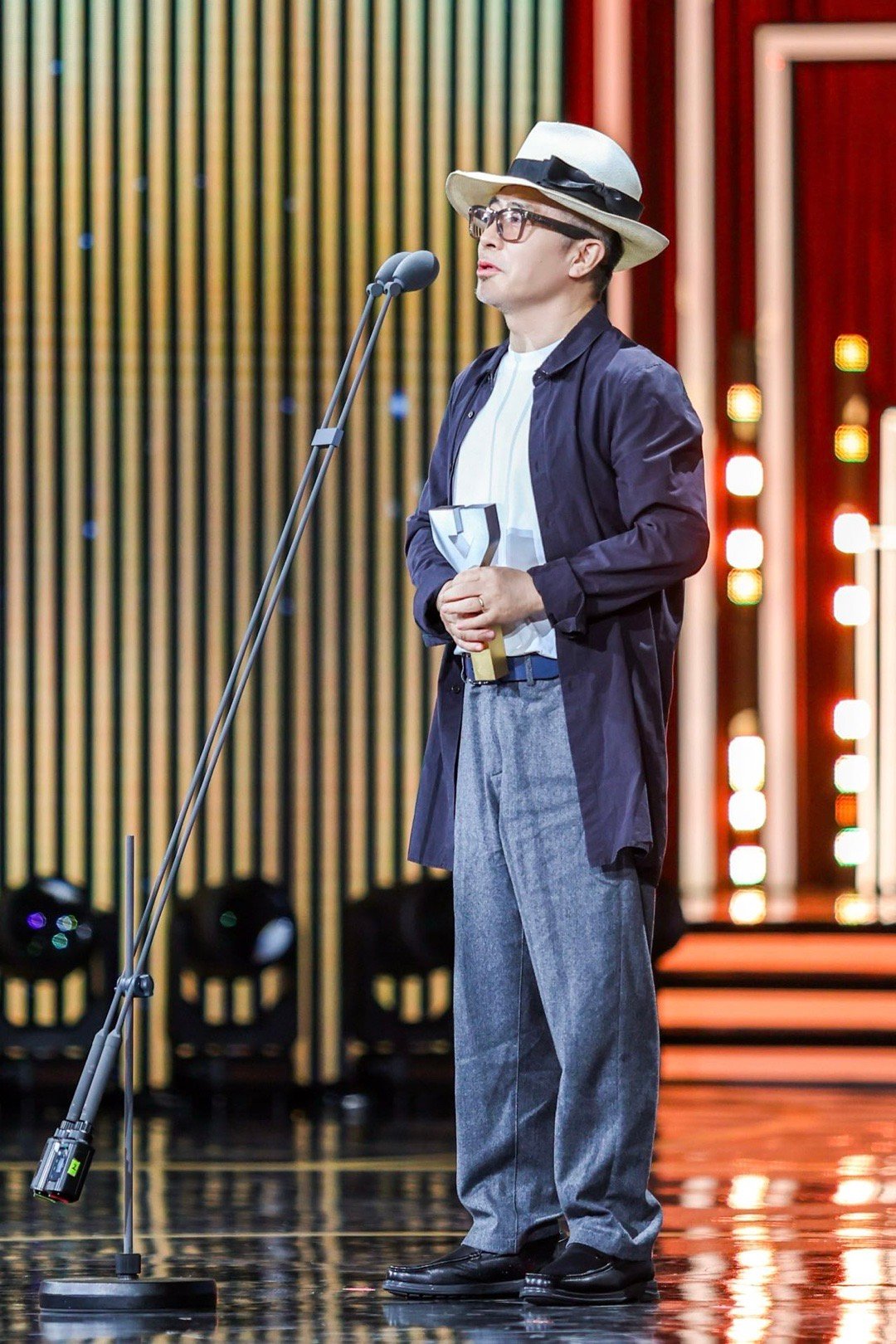 满江红中国喜剧电影周口碑推荐编剧 陈宇凭借《满江红》获「观影团口碑推荐编剧」，证