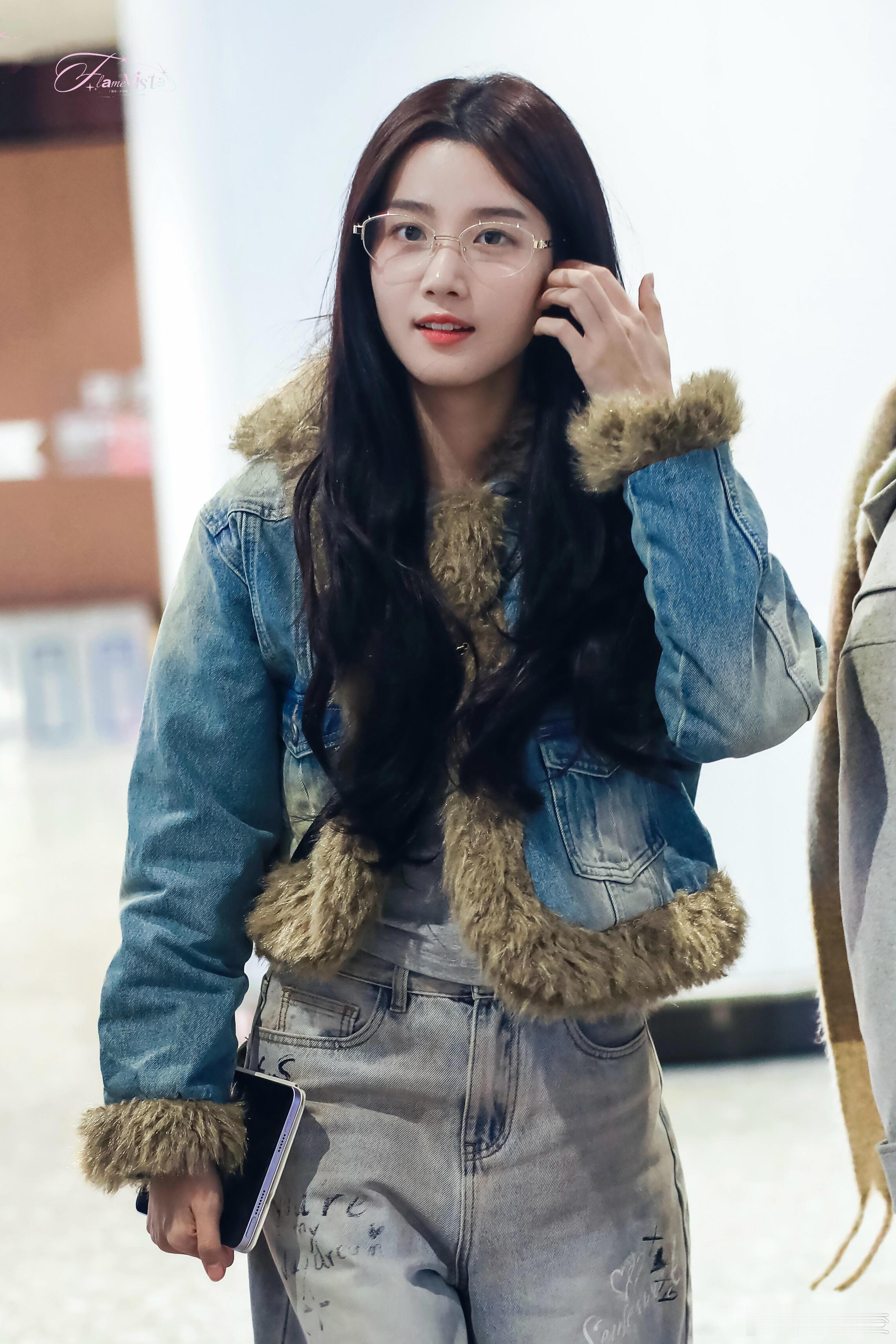 卢昱晓 𝟐𝟓𝟏𝟐𝟏𝟎 | 𝐏𝐊𝐗🛬  戴上眼镜的学姐噜卢昱晓