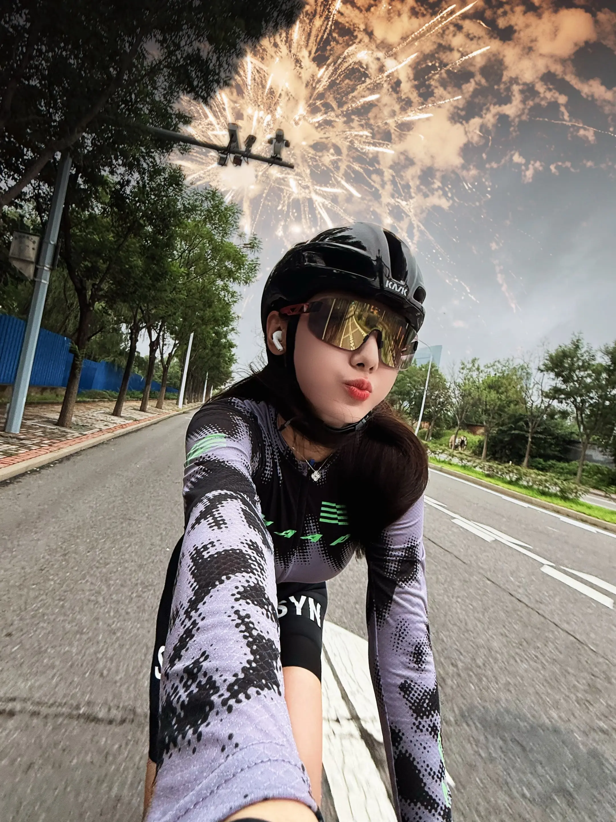 暴雨快还是我快