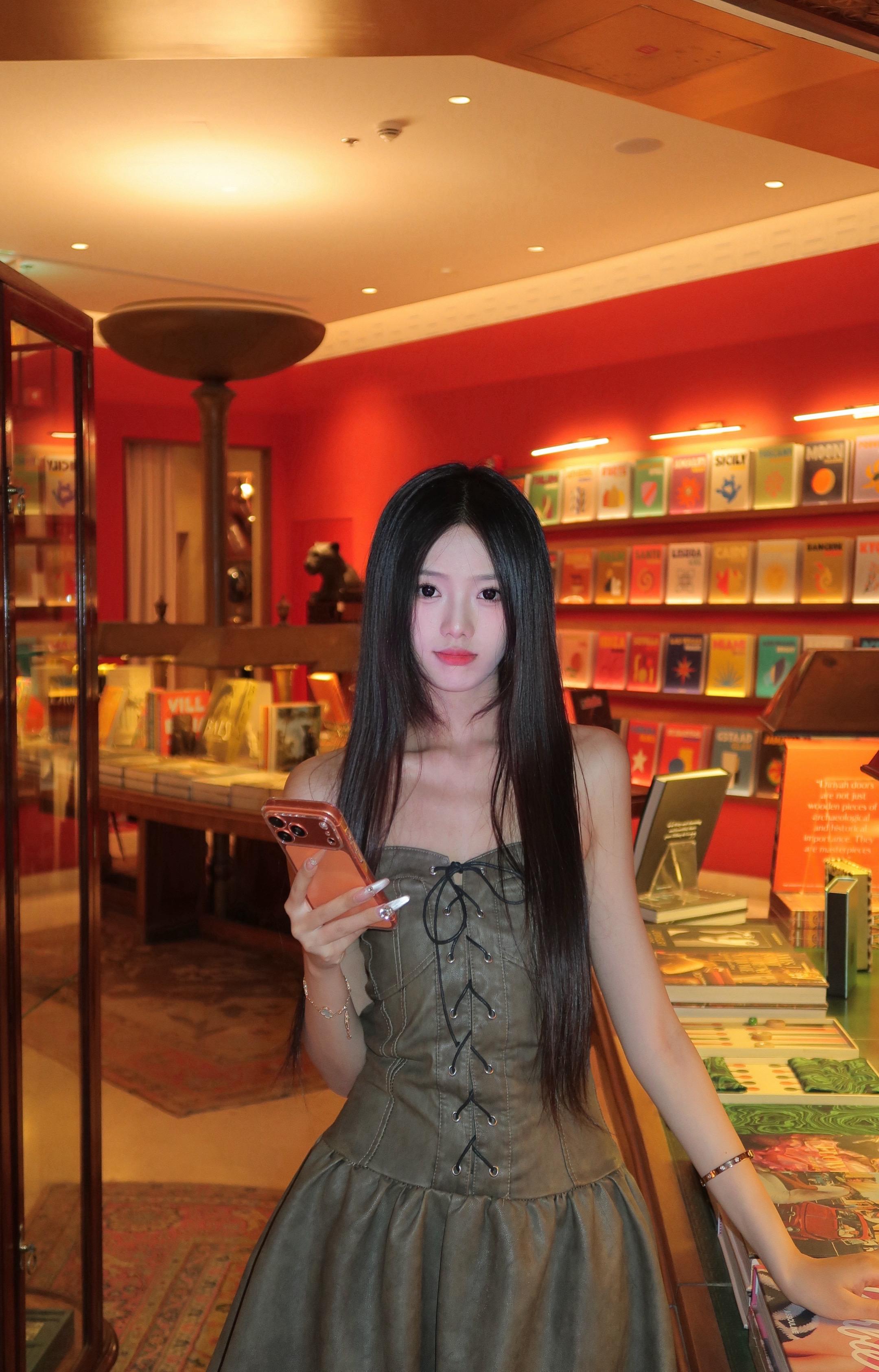 夜幕降临走进德拉伊耶古城Diriyah