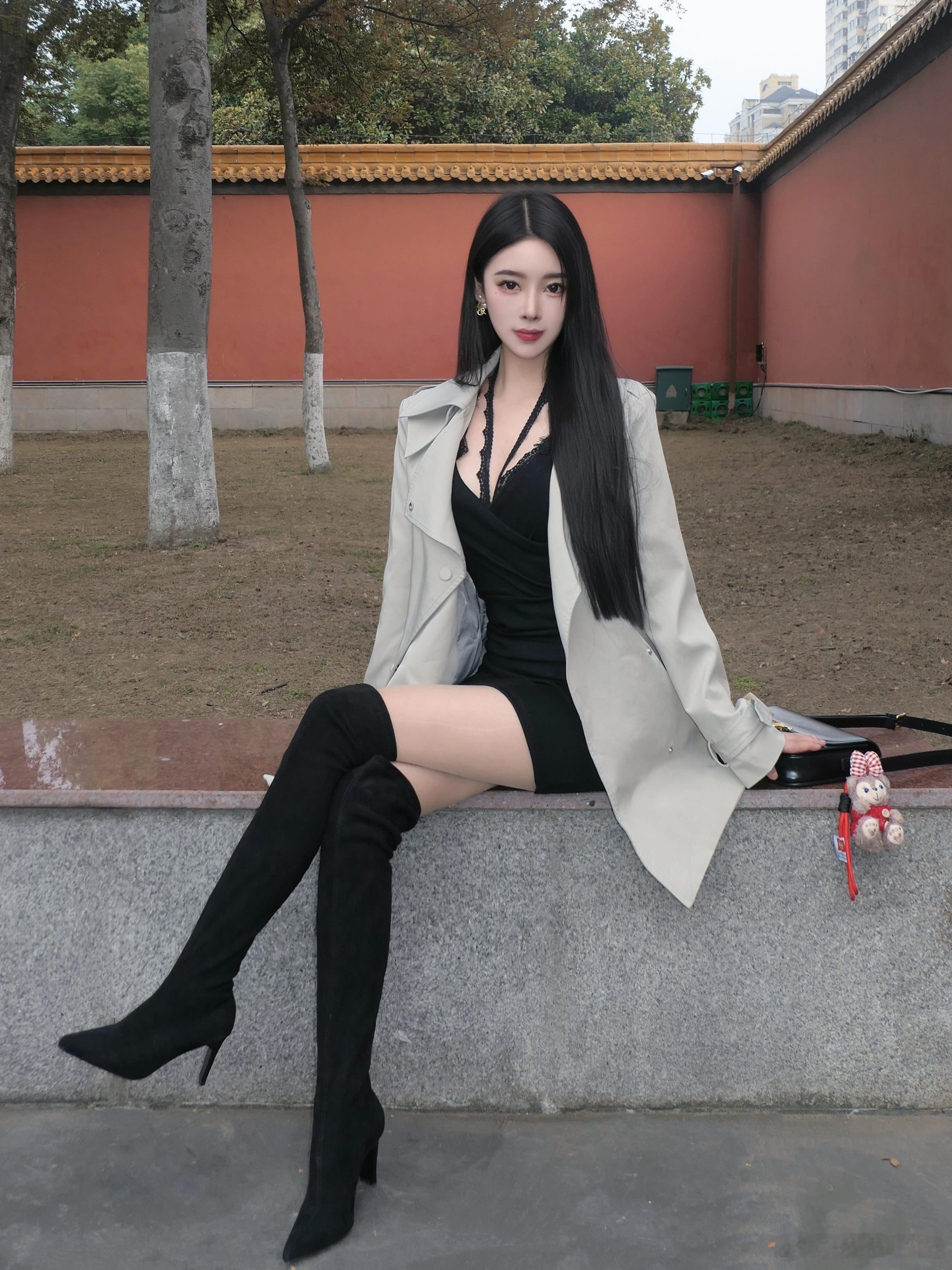 过膝靴就是酷😎 ​​​