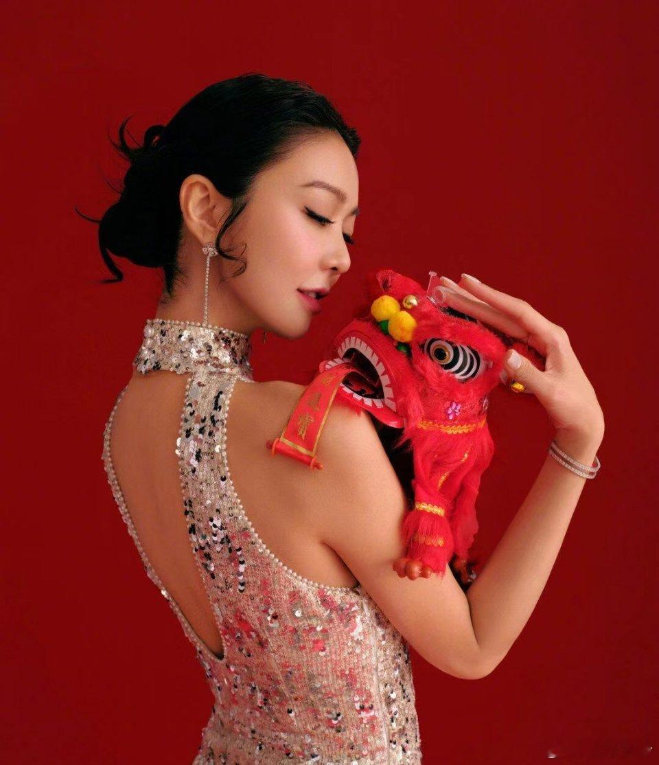 薛凯琪，妖娆曲线显极尽诱惑，这才是人间尤物 ​​​