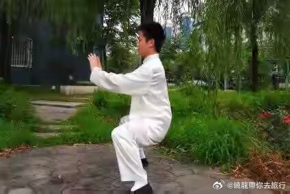一、现象定性此种周身骨骼渐生束缚、收紧之感，属中黄直透次第里，先天元气梳理骨缝、