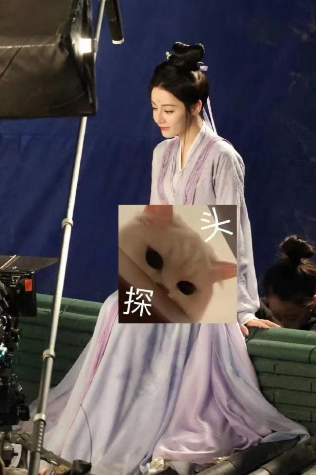 #迪丽热巴贺思慕紫衣路透look# ​《慕胥辞》剧组路透，饰演的贺思慕，一袭紫衣