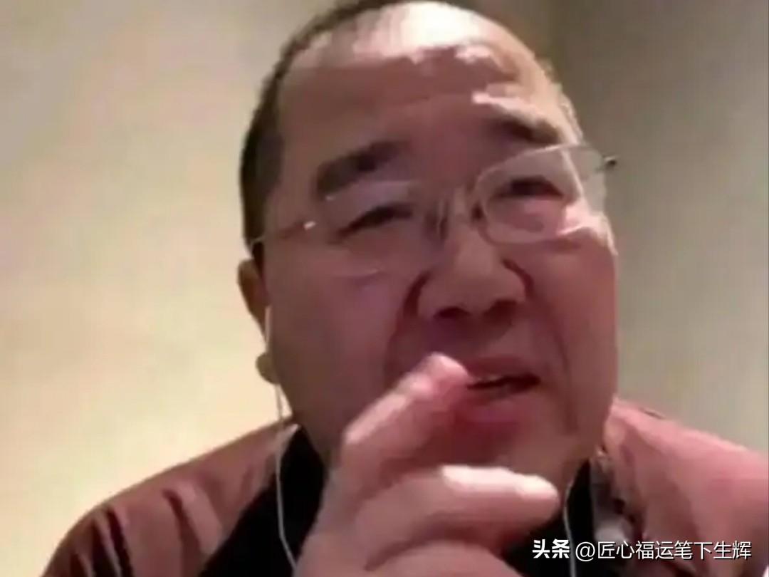 英达直播含泪喊巴图旧名“英如镔，爸爸老了”，声音哽咽眼圈泛红。
巴图短暂沉默后，