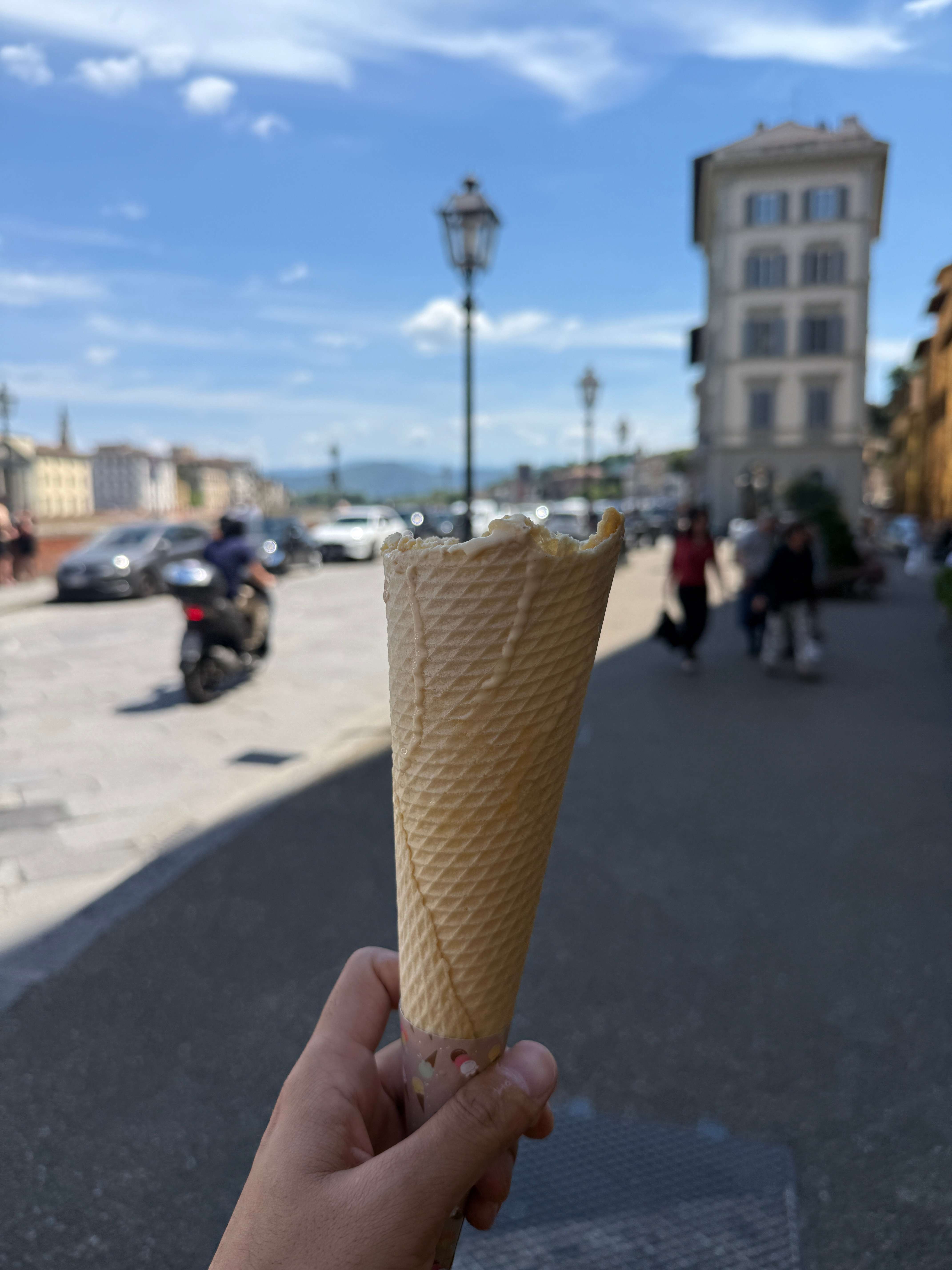 下个月安排了欧洲《电车在海外》的拍摄五月打算新疆/西藏拍《车野》六月再搞个国内出