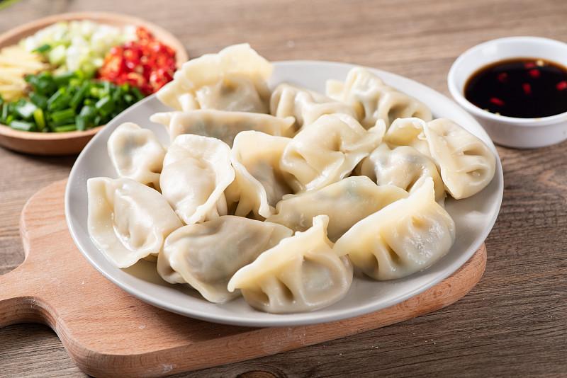 饺子当主食,你要吃多少个?饺子是北方地区最主要的主食之一，北方人吃饺子能吃出各种